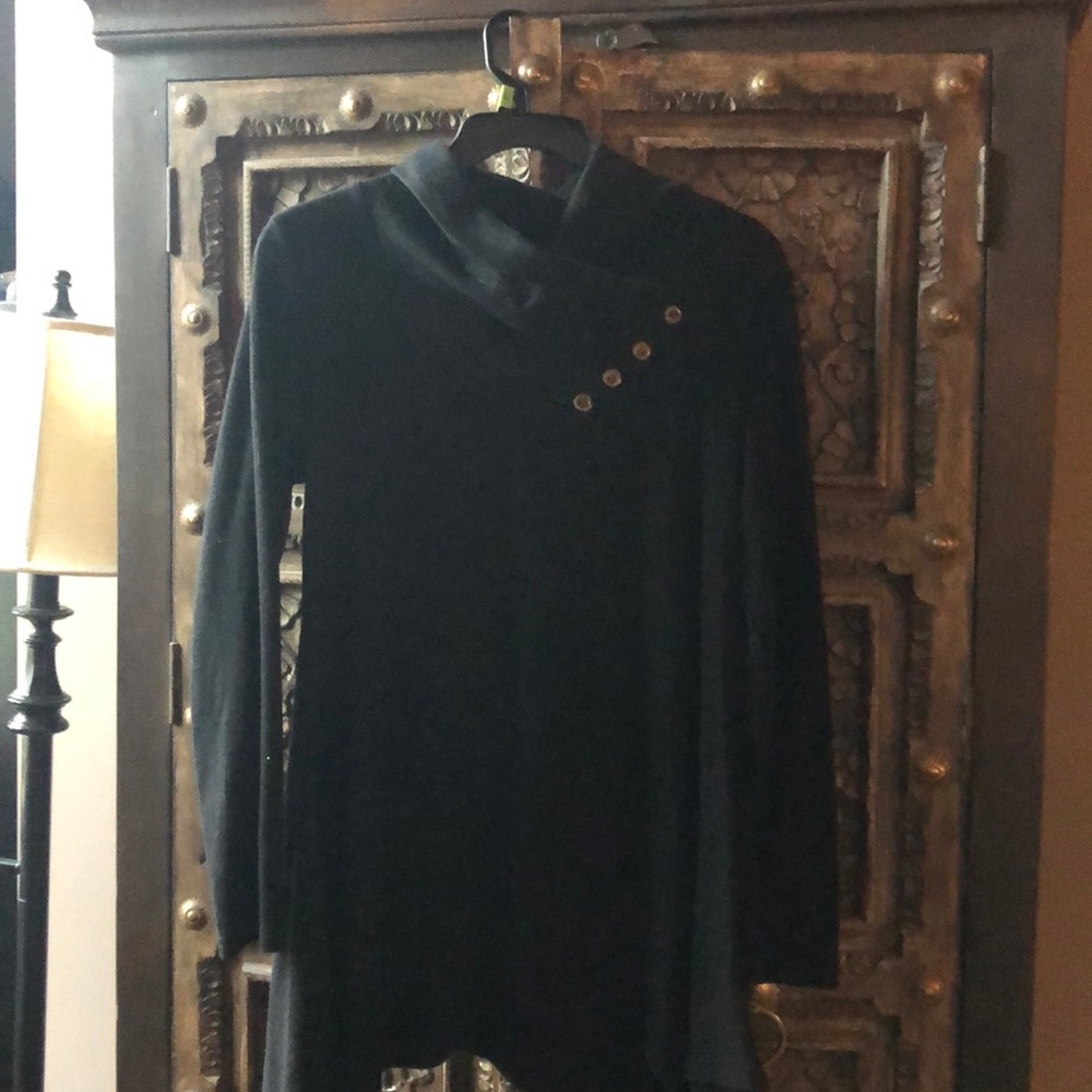 Women’s long sleeve sweater used
